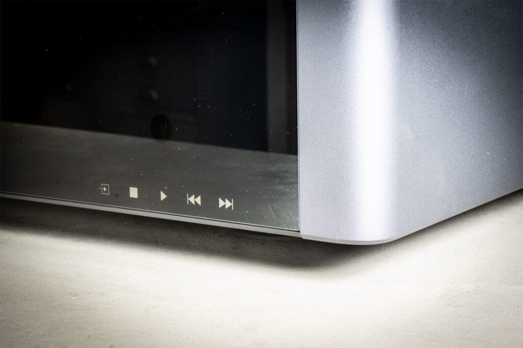 Rotel Michi Q5 controls