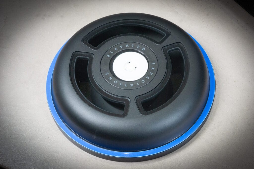 Rotel Michi Q5 puck underside
