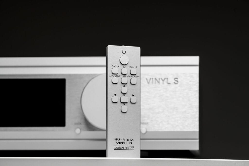 Nu-Vista-Vinyl-S-Black-Remote-1-1