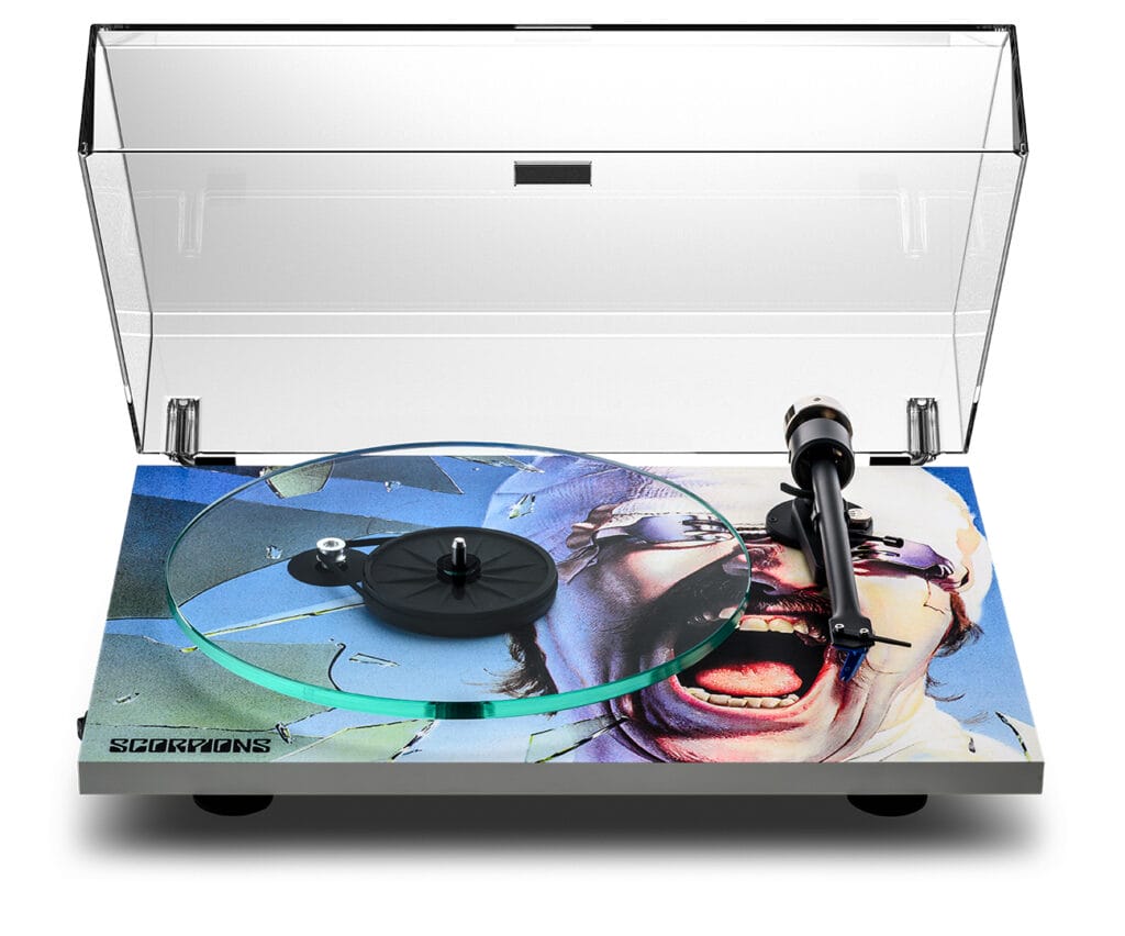 Pro-Ject Scorpions deck with lid up