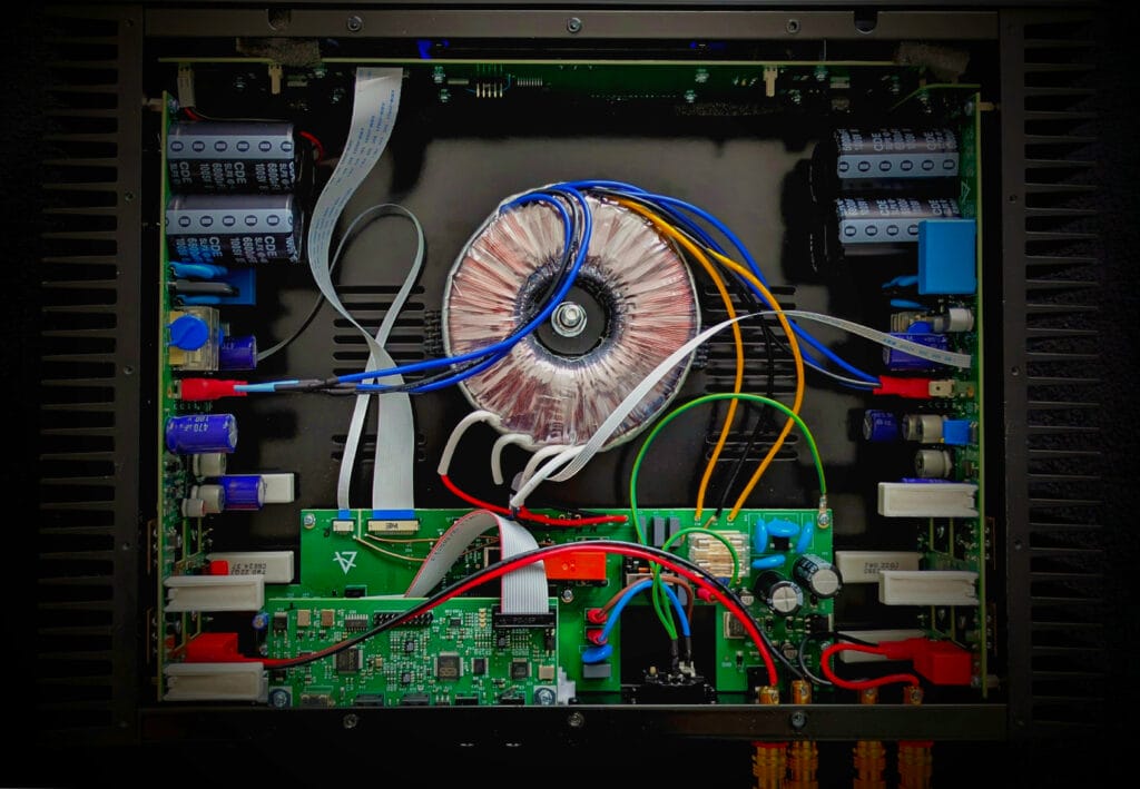 Leema 100 Series internals