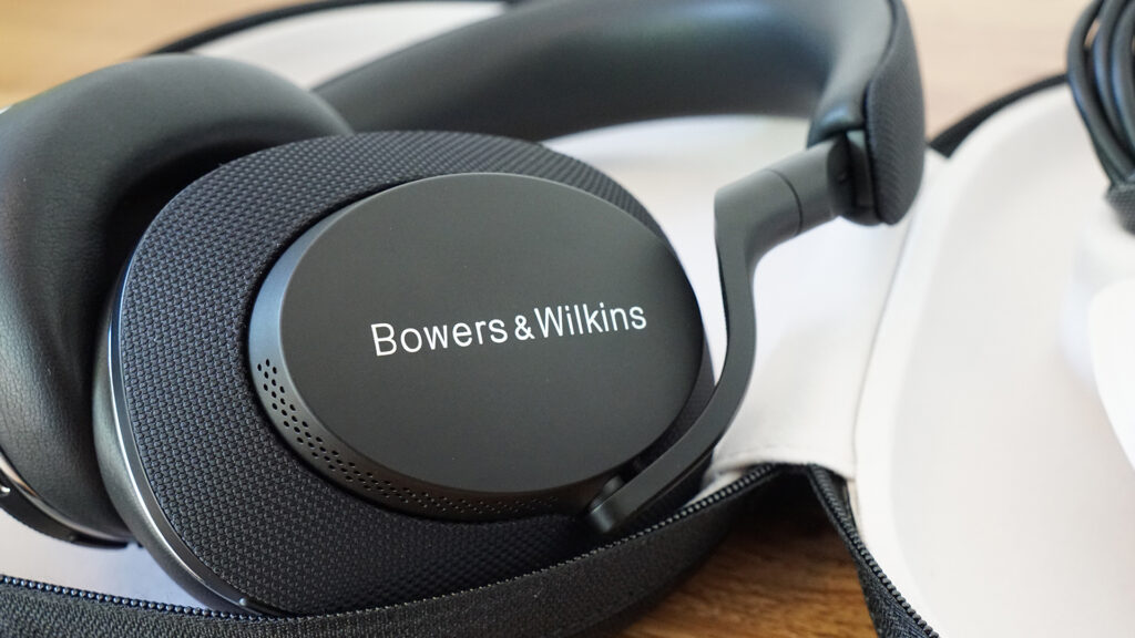 Bowers & Wilkins Px7 S2 close up