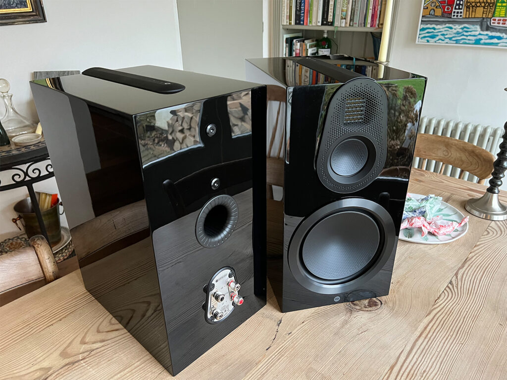 Monitor Audio Gold 100 6G front and rear