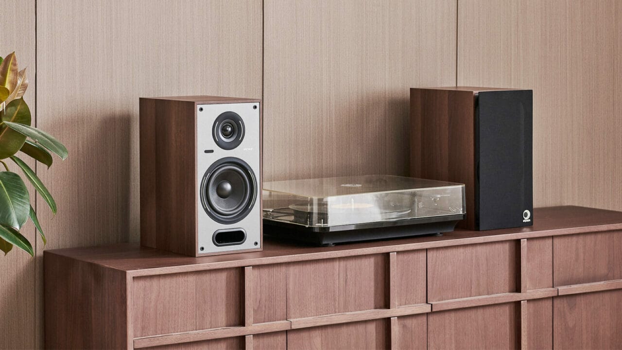 Elipson Horus active speakers lifestyle image