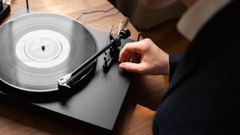 Pro-Ject Debut Carbon Evo turntable feature image