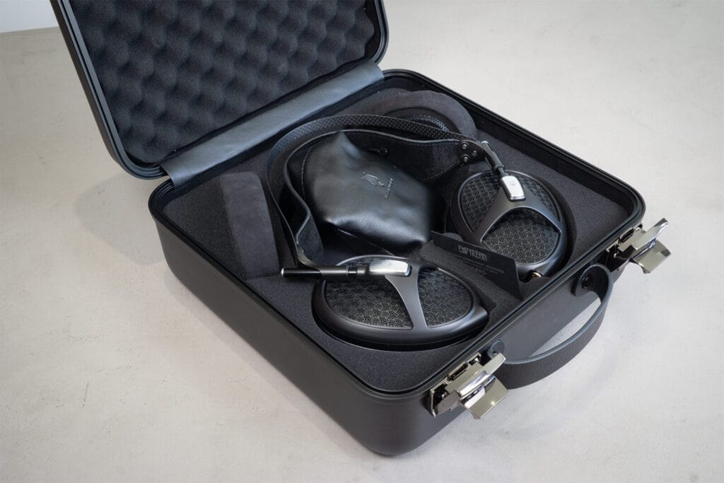 Meze Empyrean II in open case