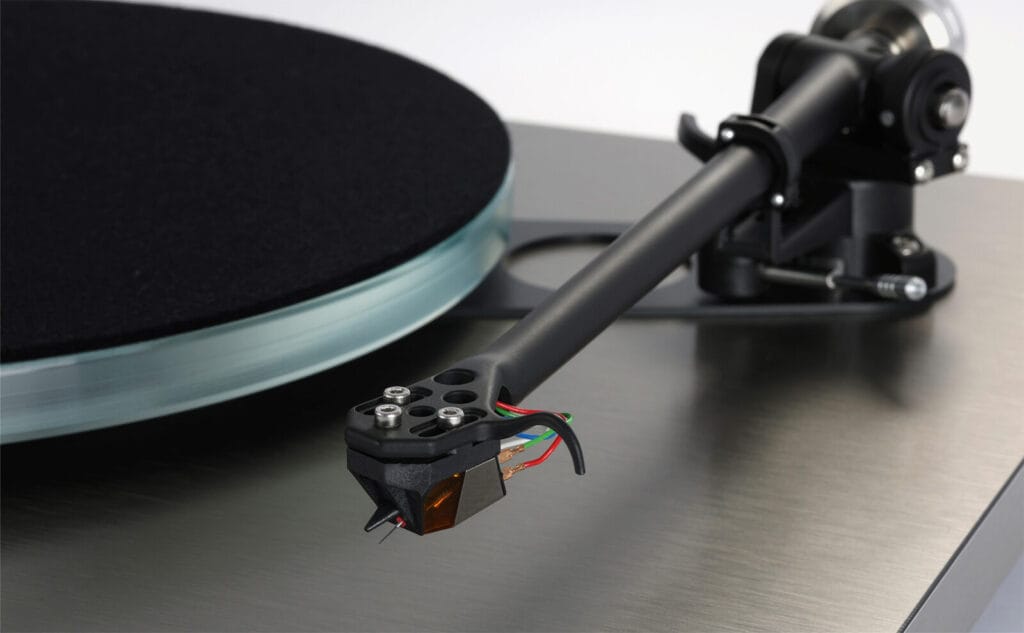 Rega Planer 6 RS arm and cartridge