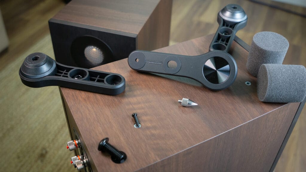 Monitor Audio 300 7G feet and accessories