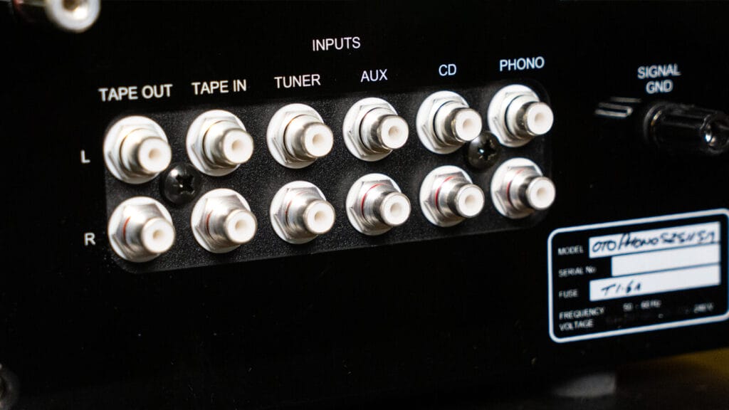 Oto 35 SE rear panel inputs
