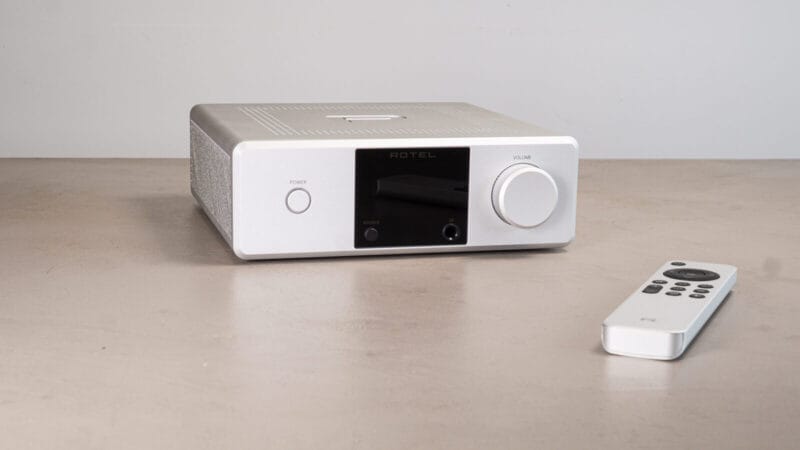 Rotel DX-5 front on with remote