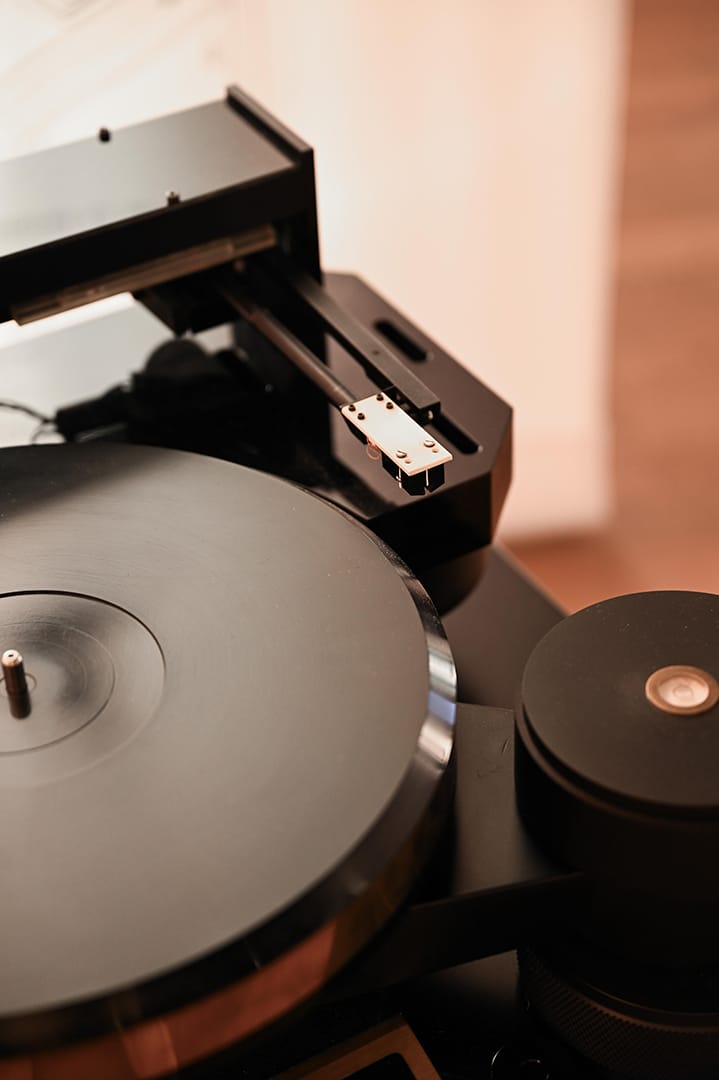 Goldmund record player detail