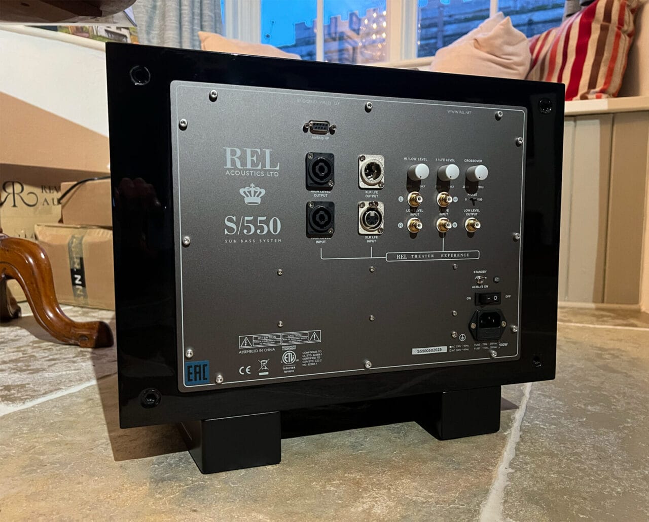 REL S/550 rear panel