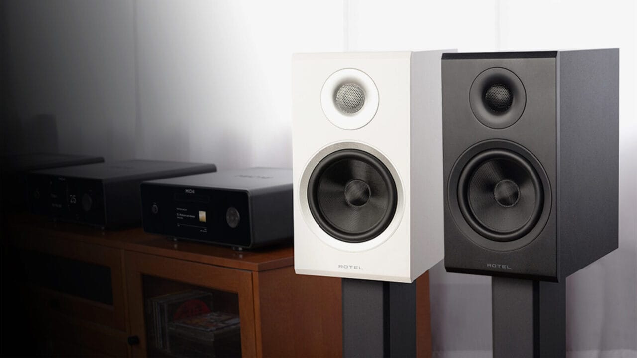 Rotel Amora 5 black and white