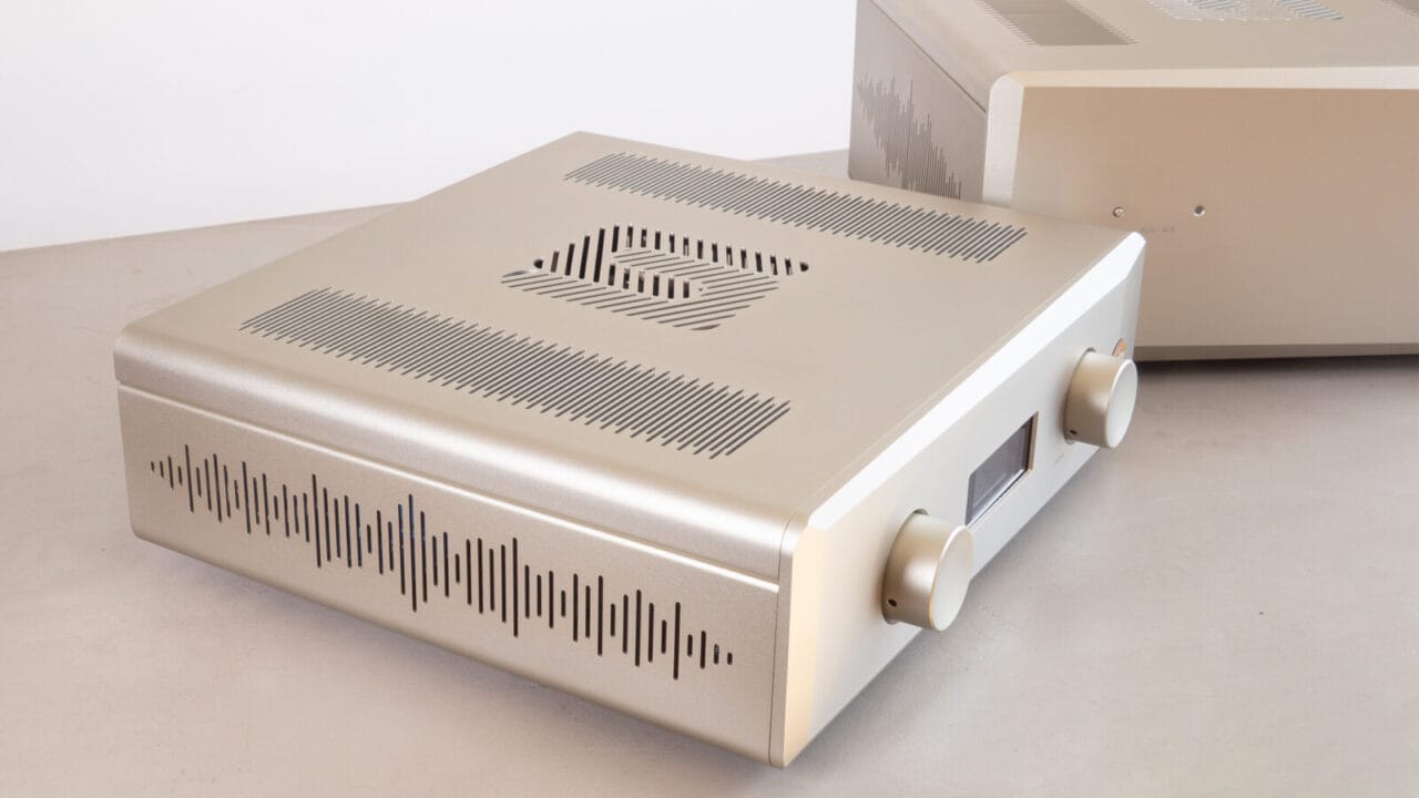 Unison Research Unico v2 side on