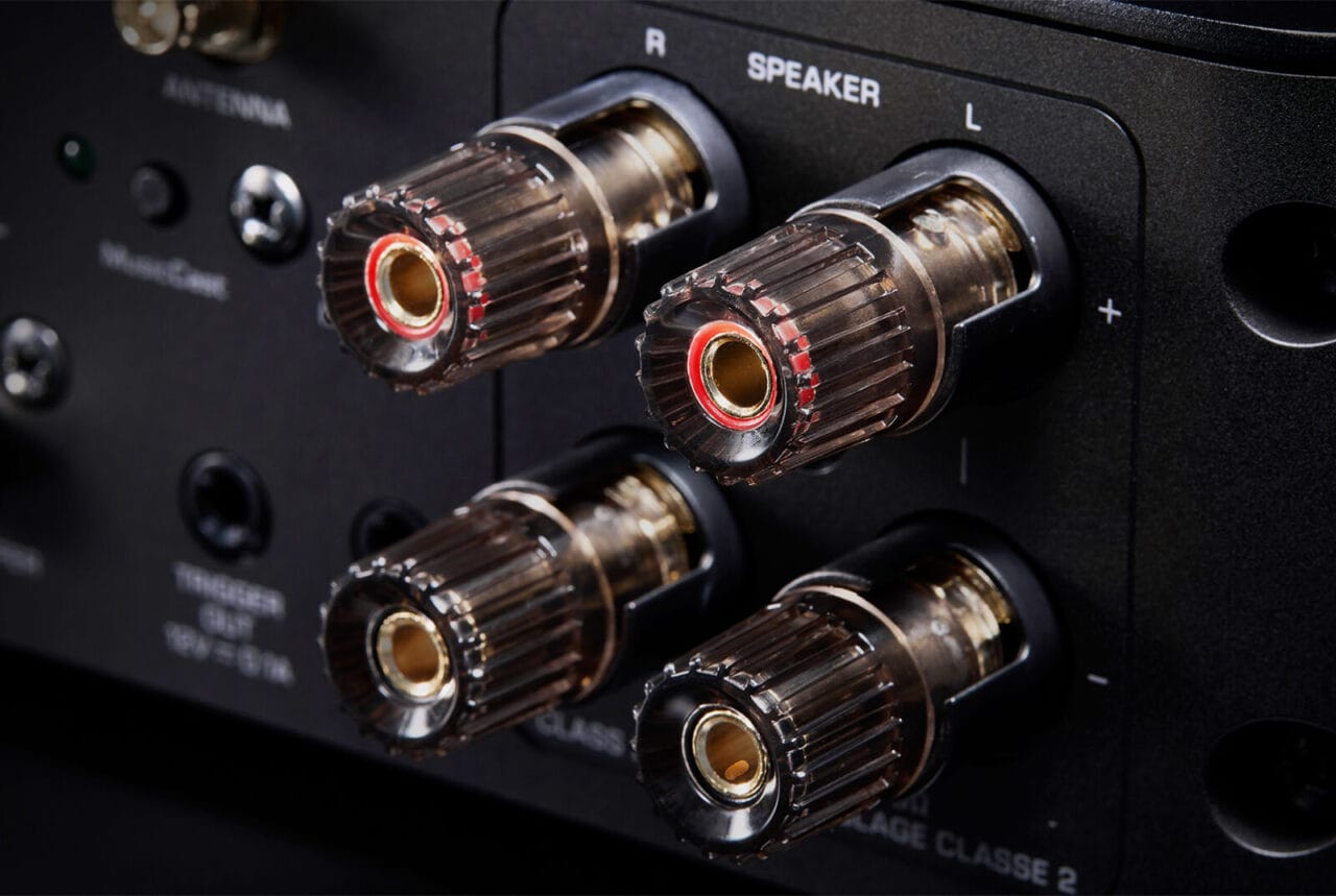 Yamaha WXA-70A speaker jacks