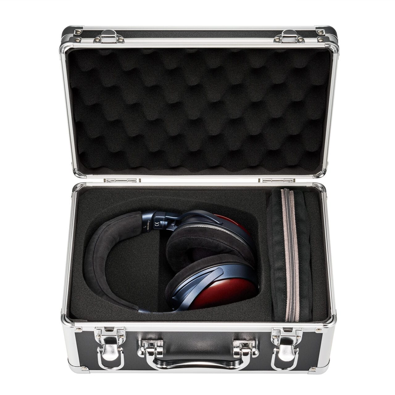 Audio-Technica ATH-AWX7000 in carry case