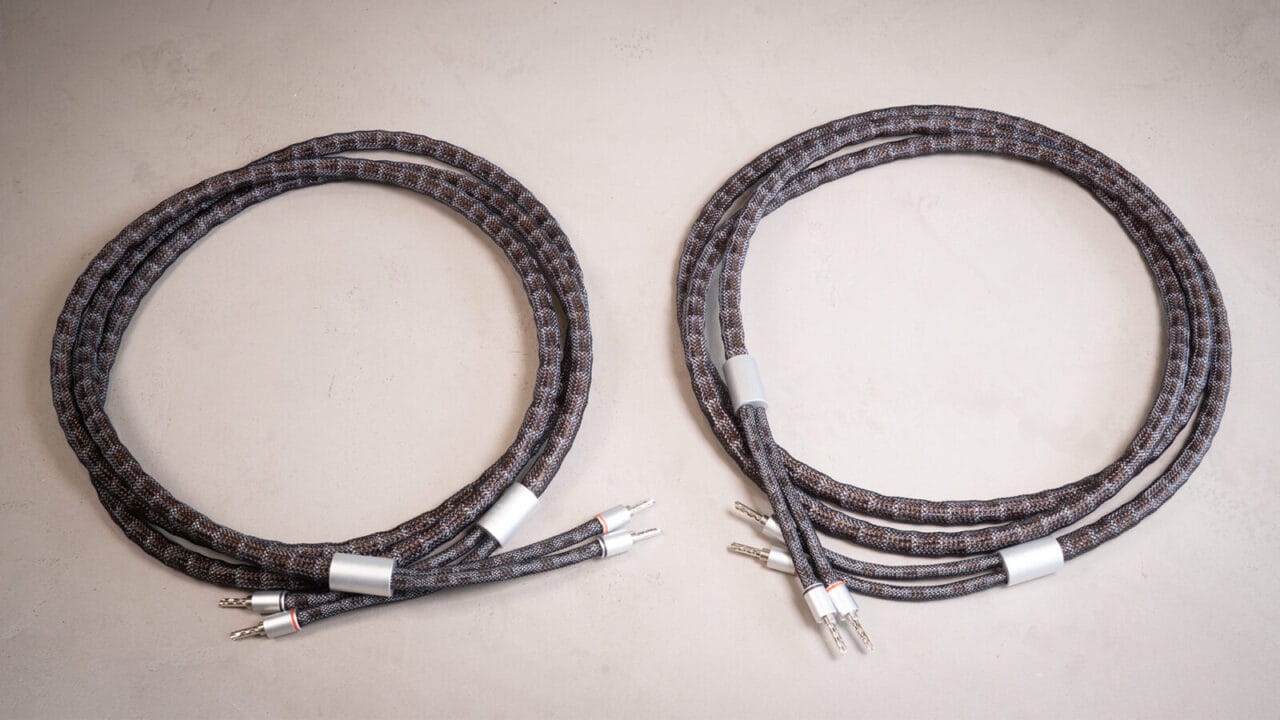 In-akustik LS-1205 speaker cables from above